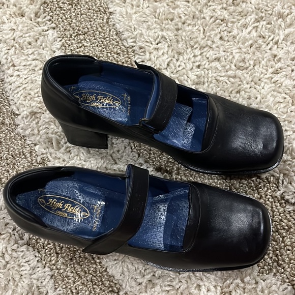 Mary Jane Vintage Leather Pumps - Picture 2 of 7